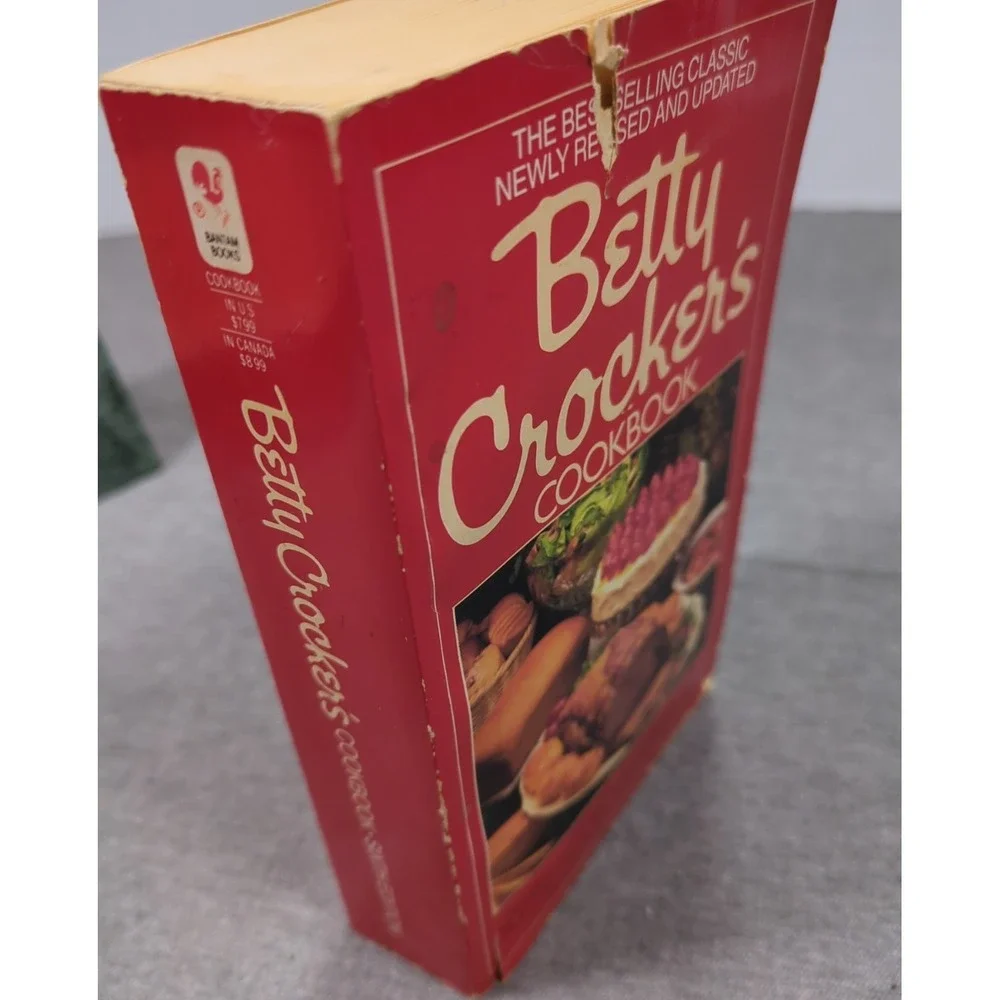 VTG 1987 Betty Crocker's‎ Cookbook - Revised & Updated 1400 Recipes Paperback